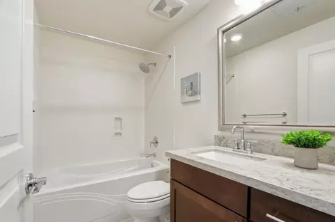 Bath - 637 Clover, Milpitas, CA 95035 photo 3 of 3