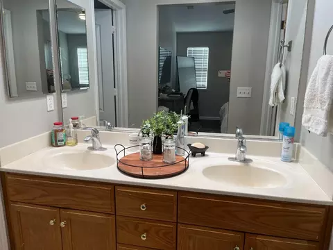 Bath - 4184 Ivory Ln, Turlock, CA 95382 photo 1 of 1