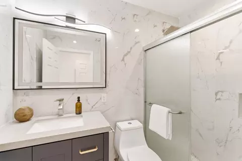 Bath - 546 33rd Ave, San Francisco, CA 94121 photo 3 of 6