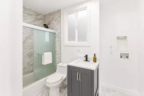 Bath - 546 33rd Ave, San Francisco, CA 94121 photo 2 of 6