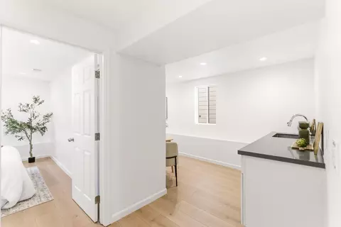 Entry Way - 546 33rd Ave, San Francisco, CA 94121 photo 5 of 6