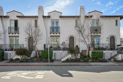 62 Cuesta Dr, Los Altos, CA 94022