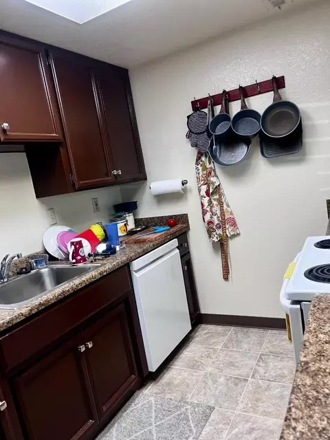 Kitchen - 3332 Jayanne Way, Carmichael, CA 95608 photo 2 of 2