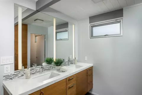 Bath - 956 Trophy Dr, Mountain View, CA 94040 photo 1 of 3