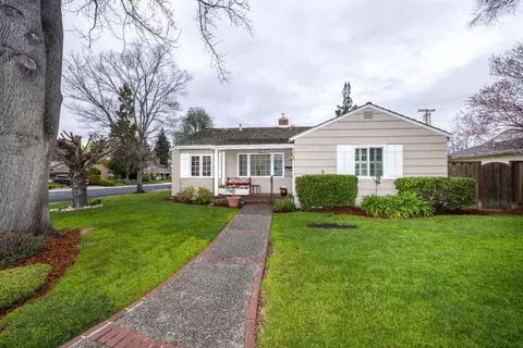 4107 Mackay Dr, Palo Alto, CA 94306