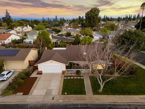 2733 Winfield Dr, Mountain View, CA 94040 photo 1