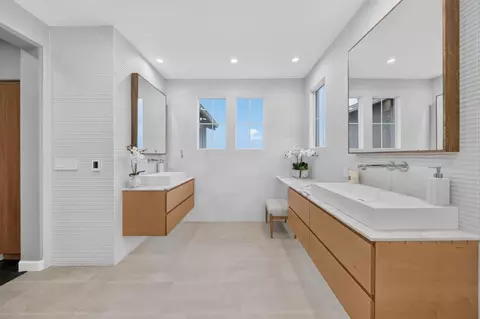 Bath - 115 Panorama Ct, Pacifica, CA 94044 photo 2 of 7