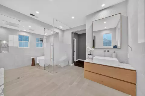 Bath - 115 Panorama Ct, Pacifica, CA 94044 photo 1 of 7