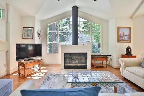 Living - 0 SE 4th Ave- 3se Of Torres, Carmel, CA 93923 photo 4 of 4