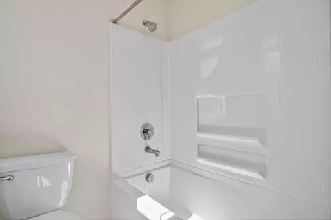 Bath - 6640 Silverleaf Ct, Tracy, CA 95377 photo 8 of 8