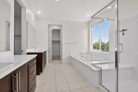 Bath - 6640 Silverleaf Ct, Tracy, CA 95377 photo 3 of 8