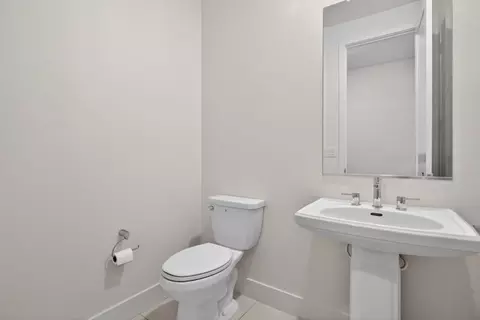 Bath - 6640 Silverleaf Ct, Tracy, CA 95377 photo 2 of 8