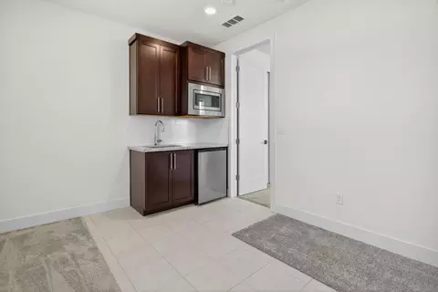 Entry Way - 6640 Silverleaf Ct, Tracy, CA 95377 photo 3 of 7