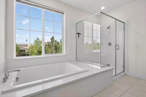 Bath - 6640 Silverleaf Ct, Tracy, CA 95377 photo 5 of 8