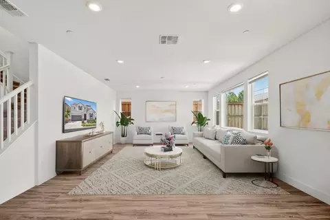 Living - 6640 Silverleaf Ct, Tracy, CA 95377 photo 3 of 4