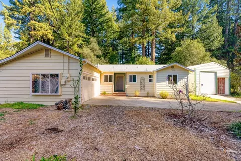 215 Moon Dr, Boulder Creek, CA 95006