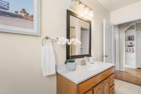 Bath - 656 Myrtle St, Half Moon Bay, CA 94019 photo 4 of 4