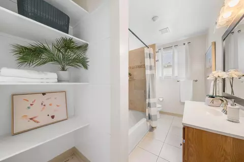 Bath - 656 Myrtle St, Half Moon Bay, CA 94019 photo 1 of 4