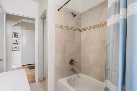 Bath - 656 Myrtle St, Half Moon Bay, CA 94019 photo 3 of 4