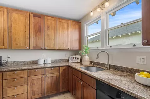 Kitchen - 656 Myrtle St, Half Moon Bay, CA 94019 photo 3 of 5