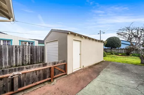 Exterior - 656 Myrtle St, Half Moon Bay, CA 94019 photo 8 of 9