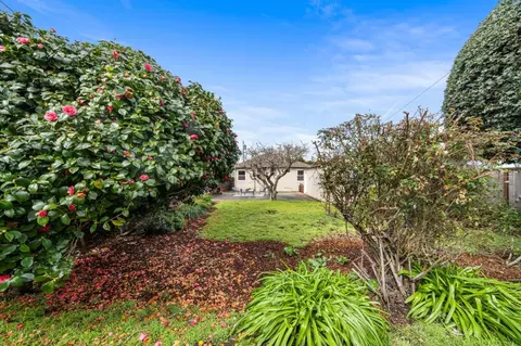 Exterior - 656 Myrtle St, Half Moon Bay, CA 94019 photo 6 of 9