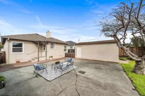 Exterior - 656 Myrtle St, Half Moon Bay, CA 94019 photo 4 of 9
