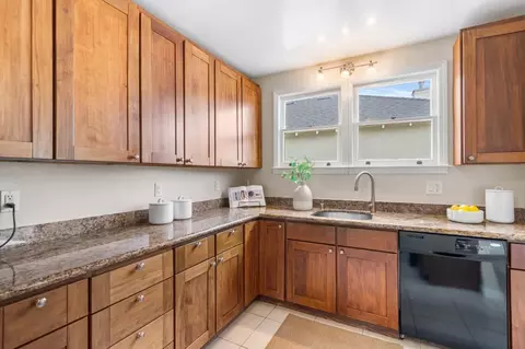 Kitchen - 656 Myrtle St, Half Moon Bay, CA 94019 photo 2 of 5