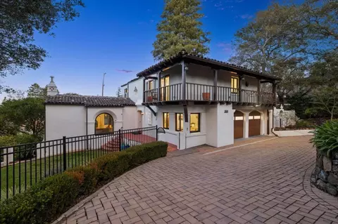 2323 Summit Dr, Hillsborough, CA 94010