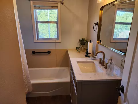 Bath - 3719 N Hart Rd, Modesto, CA 95358 photo 2 of 2