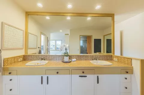 Bath - 12 Mesa Del Sol, Salinas, CA 93908 photo 1 of 6