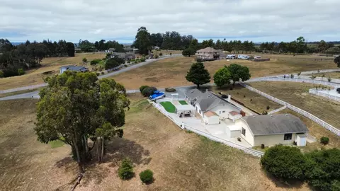 View/Area - 9891 Equestrian Pl, Salinas, CA 93907 photo 3 of 9
