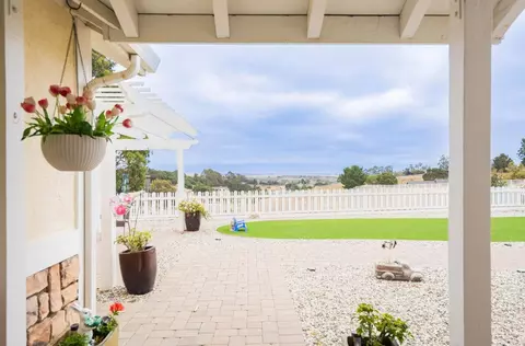 Exterior - 9891 Equestrian Pl, Salinas, CA 93907 photo 4 of 9