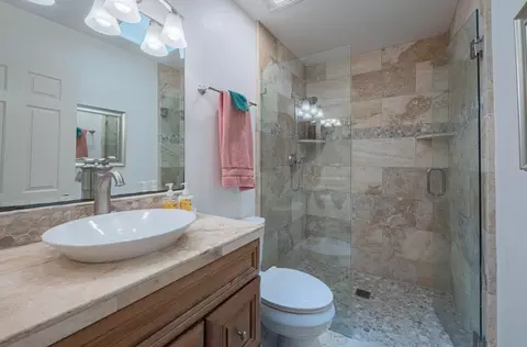 Bath - 9891 Equestrian Pl, Salinas, CA 93907 photo 3 of 3