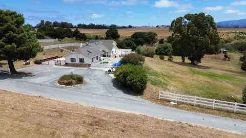 View/Area - 9891 Equestrian Pl, Salinas, CA 93907 photo 2 of 9