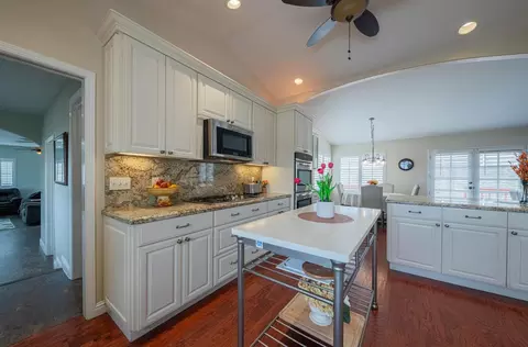 Kitchen - 9891 Equestrian Pl, Salinas, CA 93907 photo 3 of 4