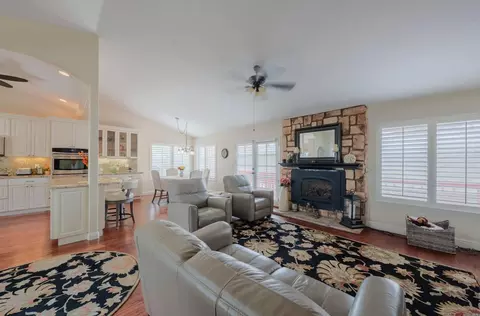 Living - 9891 Equestrian Pl, Salinas, CA 93907 photo 3 of 6