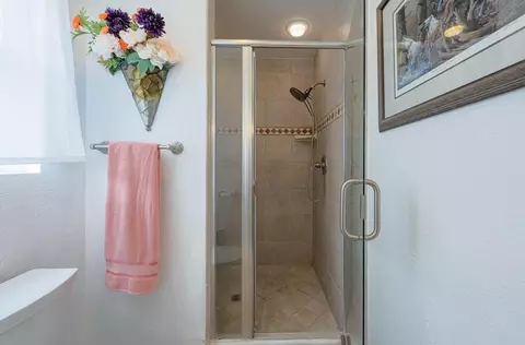 Bath - 9891 Equestrian Pl, Salinas, CA 93907 photo 2 of 3