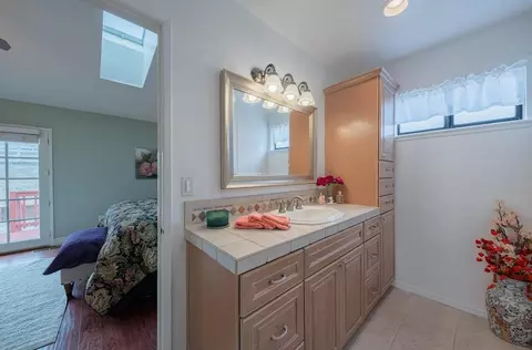Bath - 9891 Equestrian Pl, Salinas, CA 93907 photo 1 of 3
