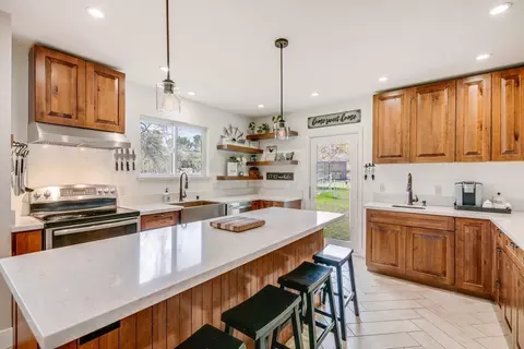 Kitchen - 2015 Trumar Ln, Gilroy, CA 95020 photo 2 of 5