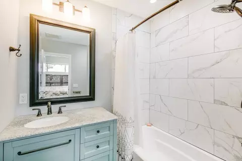 Bath - 2015 Trumar Ln, Gilroy, CA 95020 photo 1 of 2