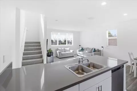 Entry Way - 704 Gabilan Dr, Soledad, CA 93960 photo 3 of 4