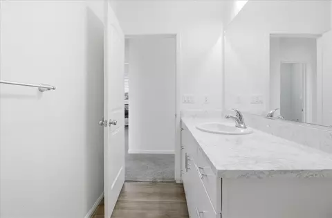 Bath - 704 Gabilan Dr, Soledad, CA 93960 photo 6 of 6