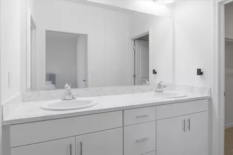 Bath - 704 Gabilan Dr, Soledad, CA 93960 photo 3 of 6