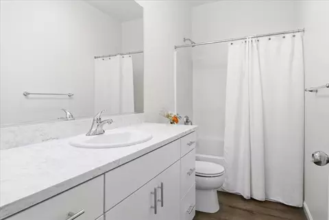 Bath - 704 Gabilan Dr, Soledad, CA 93960 photo 5 of 6