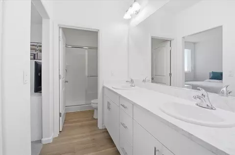 Bath - 704 Gabilan Dr, Soledad, CA 93960 photo 4 of 6