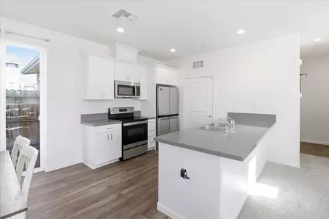 Kitchen - 704 Gabilan Dr, Soledad, CA 93960 photo 2 of 2