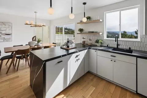 Kitchen - 170 Beachview Ave, Pacifica, CA 94044 photo 11 of 12