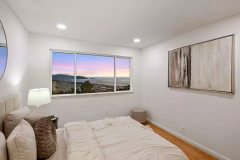 Bedroom - 170 Beachview Ave, Pacifica, CA 94044 photo 4 of 9