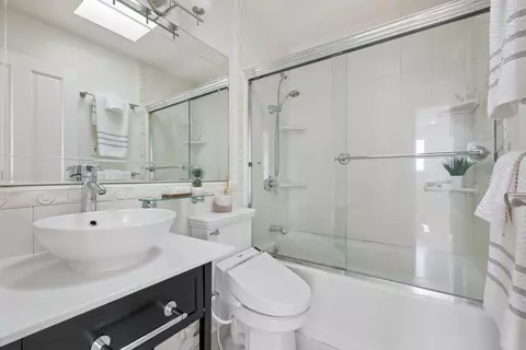 Bath - 170 Beachview Ave, Pacifica, CA 94044 photo 1 of 3